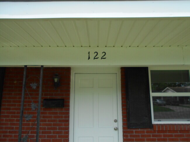 Building Photo - 122 Melvyn Dr