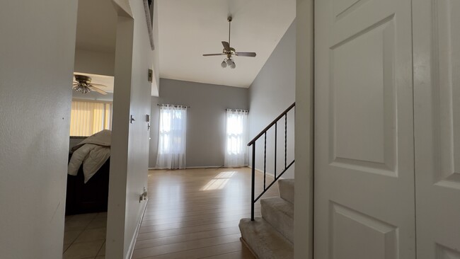 Foto del edificio - 385 Grissom Ct