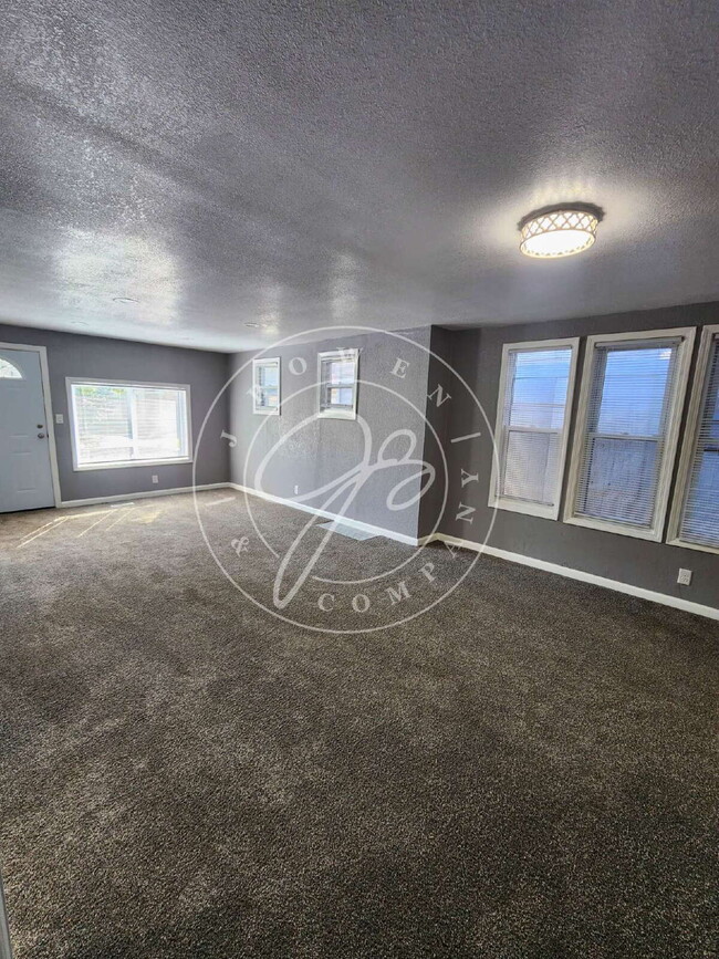 Foto del edificio - Basically, Brand New! Open Layout 1-Story ...