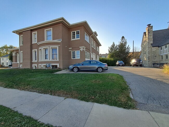 Foto del edificio - 300 2nd Ave SW