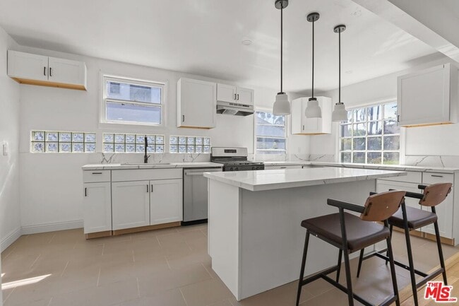 Building Photo - 4409 Victoria Park Dr