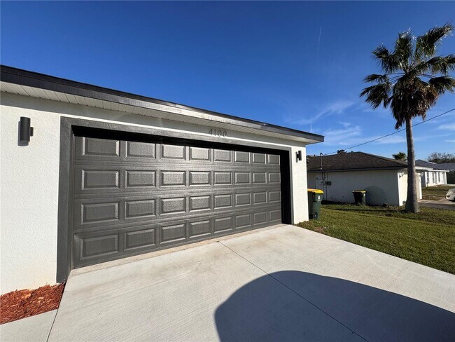 Building Photo - 4100 Mendoza Ave