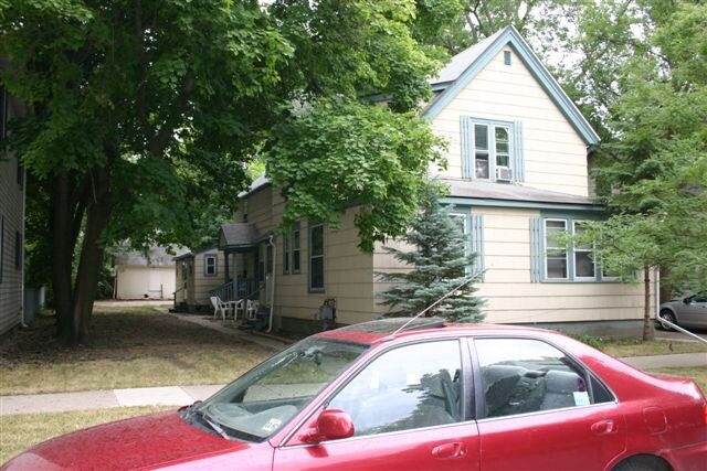 Building Photo - 957 Sheridan St