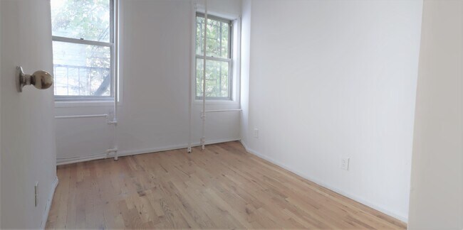 Foto del edificio - 394 Manhattan Ave