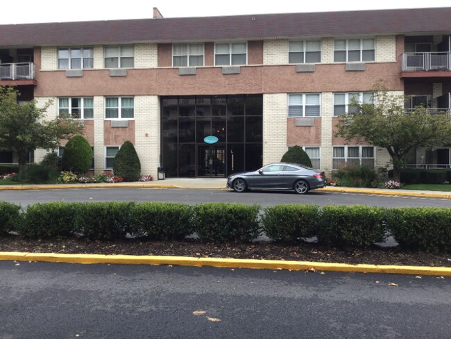 Foto del edificio - 1111 River Rd