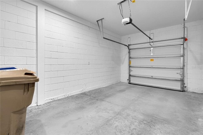 Foto del edificio - 1108 Lakeshore Breeze Pl