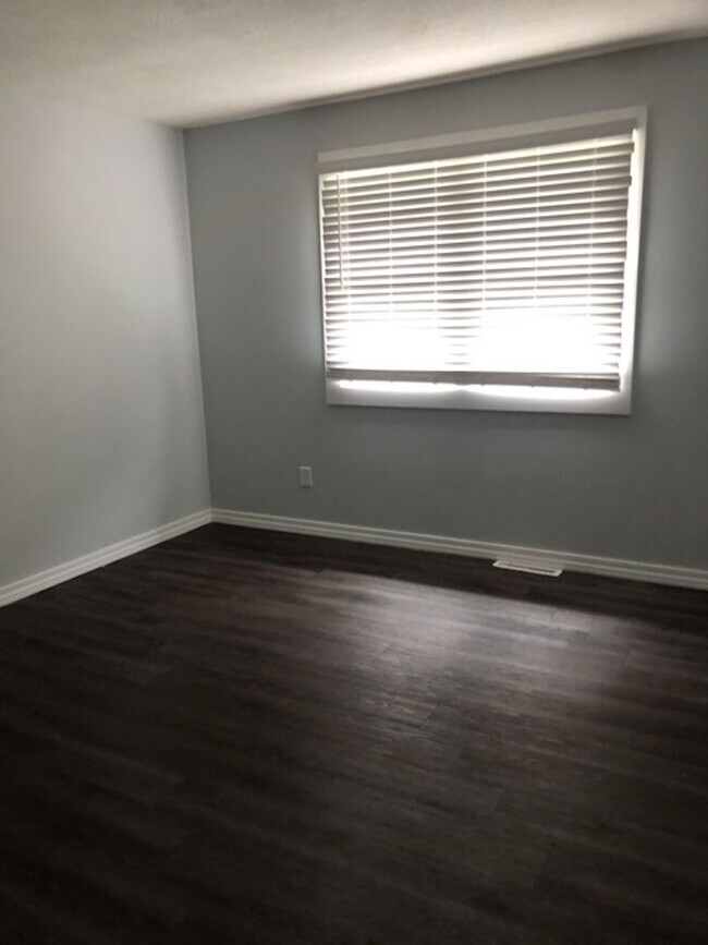 Foto del edificio - 4 Bed 1 Bath home for rent