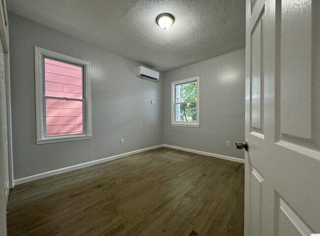 Building Photo - 302 Arlington Ave
