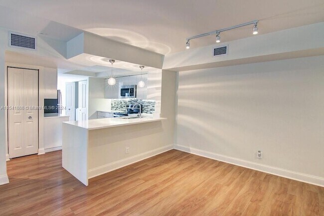 Foto del edificio - 3605 NE 207th St