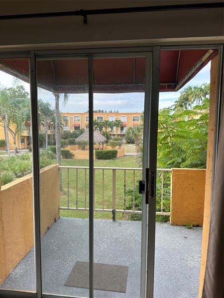 Foto del edificio - 17911 NW 68th Ave