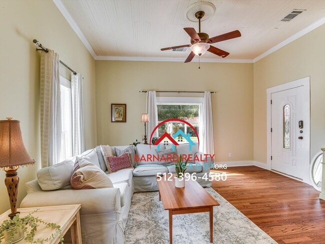 Building Photo - Available Now: 2 Bed/2 Bath in Historic Di...