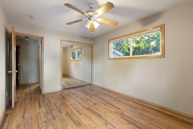 Building Photo - 843 SE 18th Ave