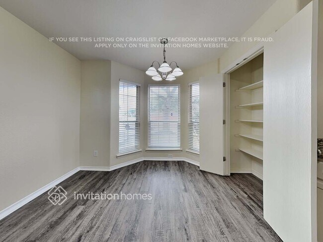 Foto del edificio - 6002 Lone Prairie Way