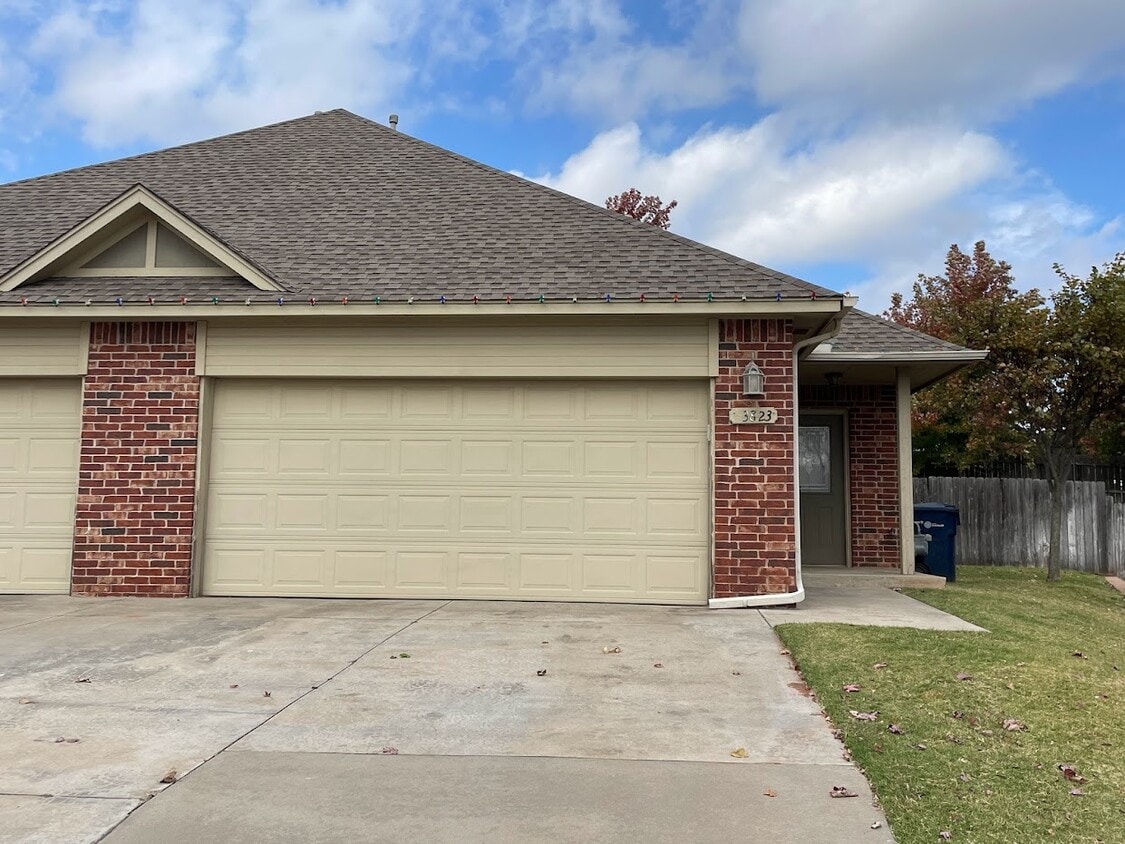 Primary Photo - 13823 Oxford Dr
