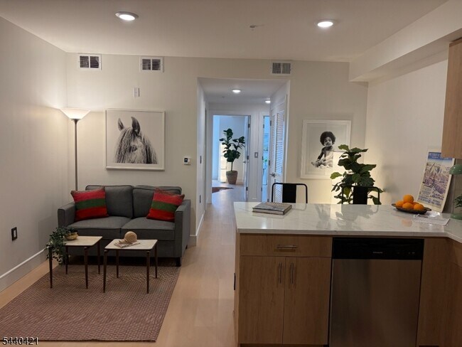 Foto del edificio - 627 Valley Rd