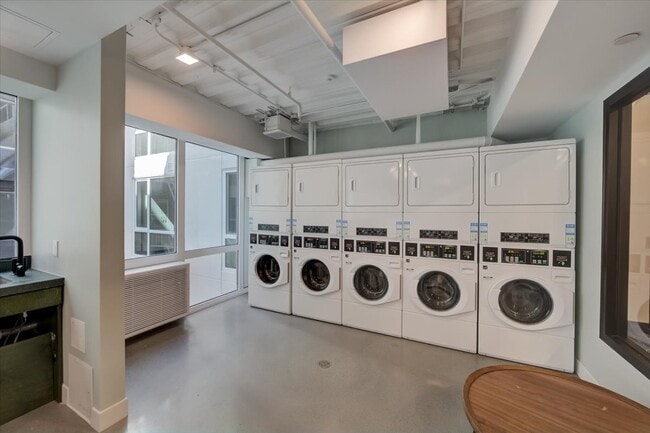 Interior Photo - 145 Leavenworth St