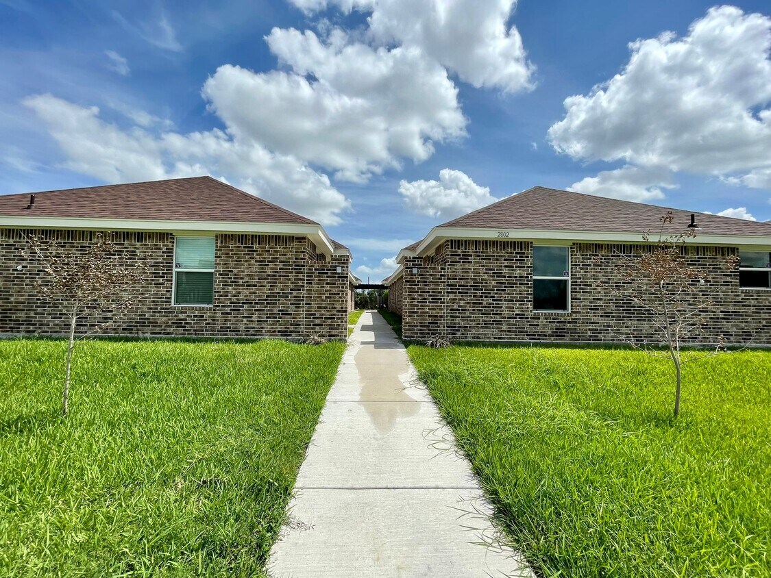 Primary Photo - 2812 N McColl Rd
