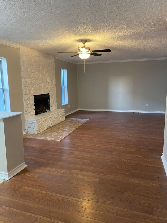 Building Photo - Upgraded large 3/2.5 bath Townhome, Portla...