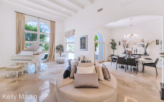 Foto del edificio - 5 br, 4.5 bath House - 5301 E Roadrunner RD