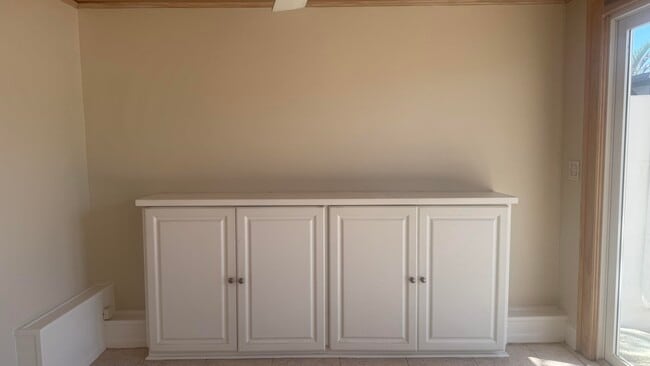 Building Photo - 2704 Cardinal Dr