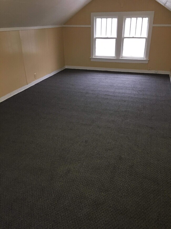 Building Photo - 2410 Linden Ave