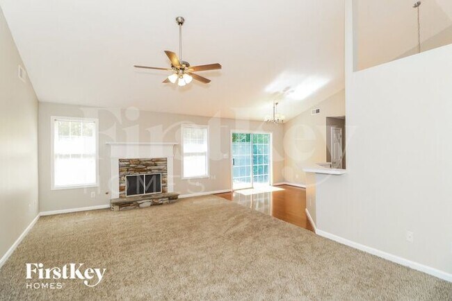 Foto del edificio - 7820 Streamside Ln