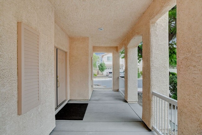Building Photo - Beautiful 2story house with strip views