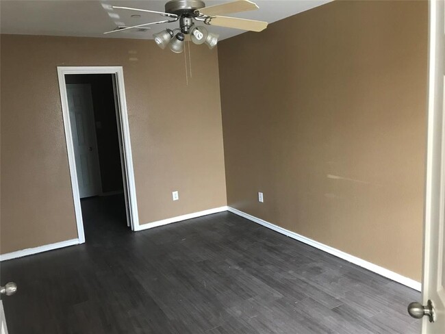 Building Photo - 611 Oriole Blvd