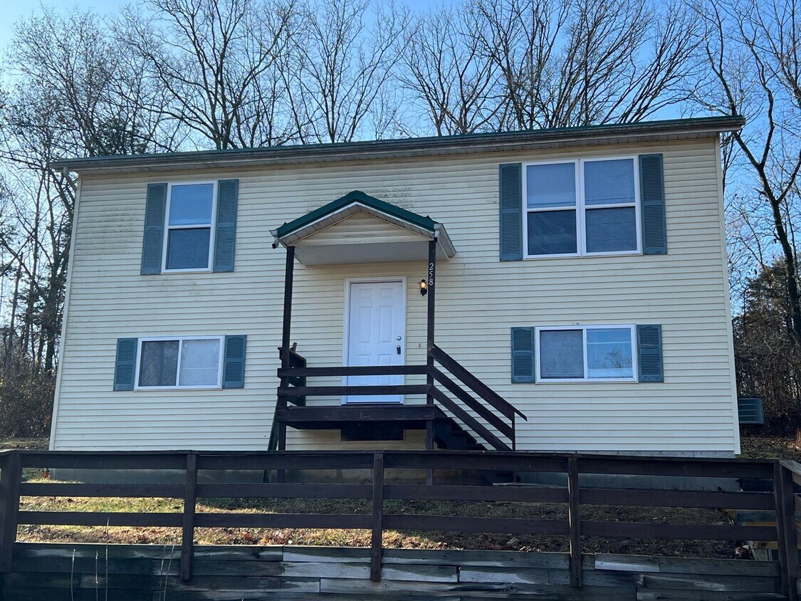 Foto principal - 4 bed 1.5 bath home close to I-44