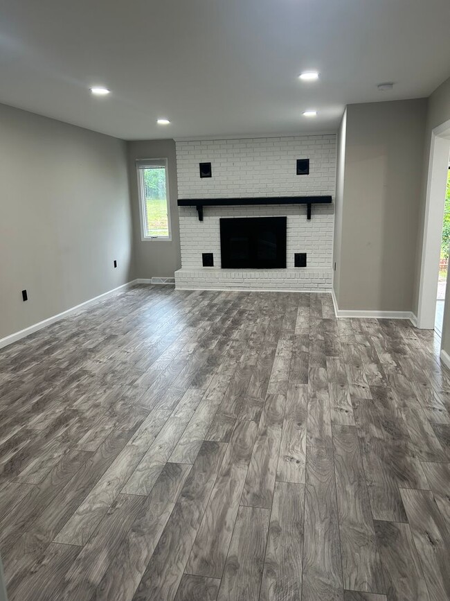 Foto del edificio - 5/3 Home Available Now!