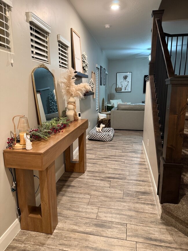 Building Photo - 1001 W Curly Hollow Dr