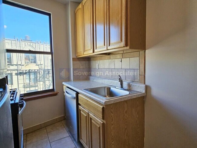 Building Photo - 86 Haven Ave