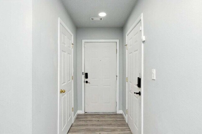 Foto del edificio - Charming 3-Bed, 2-Bath Townhome!