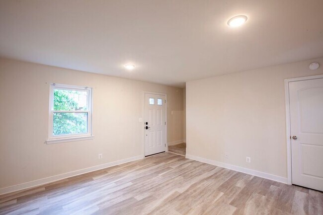 Building Photo - 1000 Monticello Rd