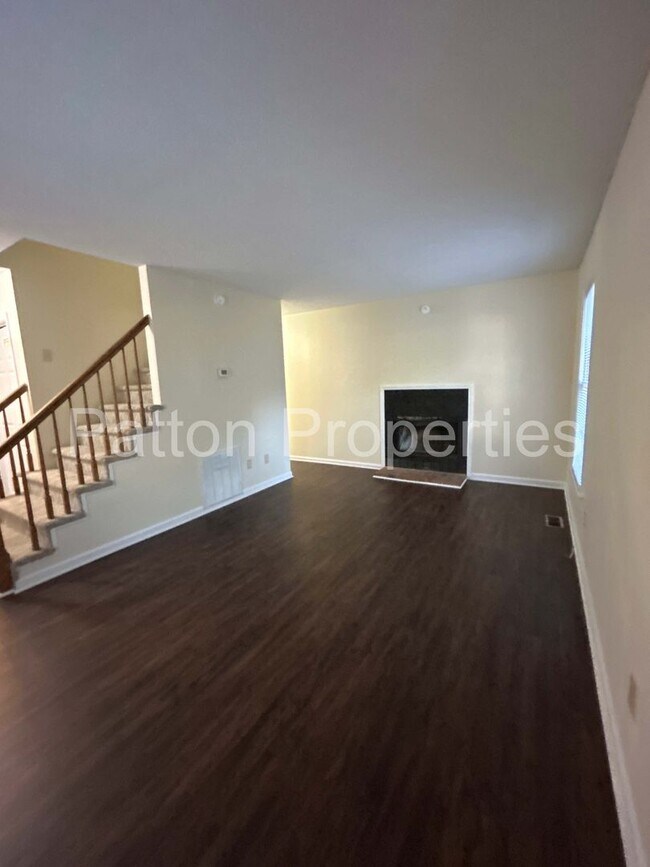 Foto del edificio - 113 Misty Oak Rd