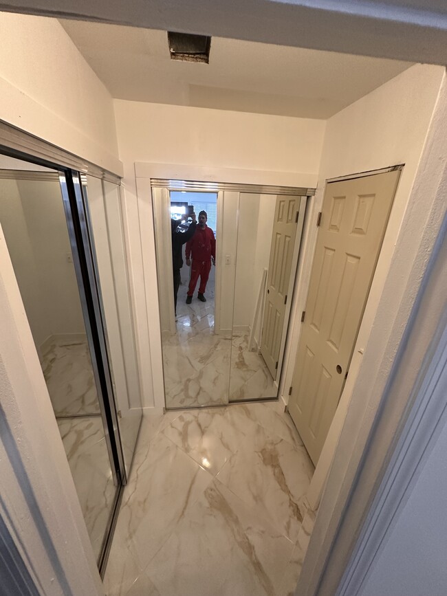 Building Photo - 127 Surfside Plz