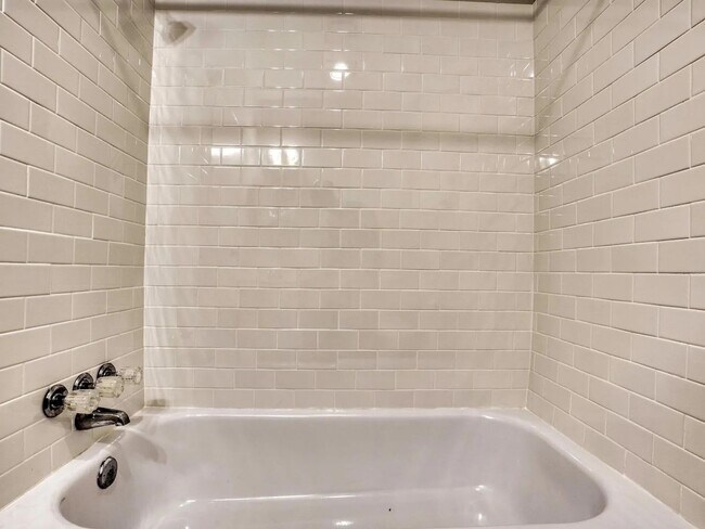 Foto del edificio - 530 S Bond St