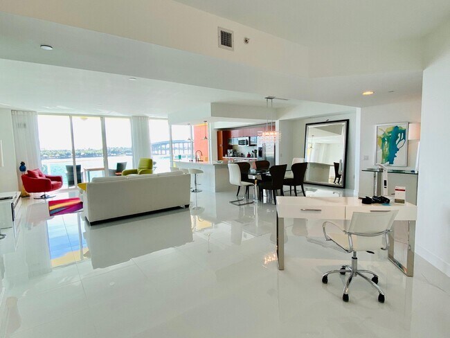 Foto del edificio - 2640 Lake Shore Dr