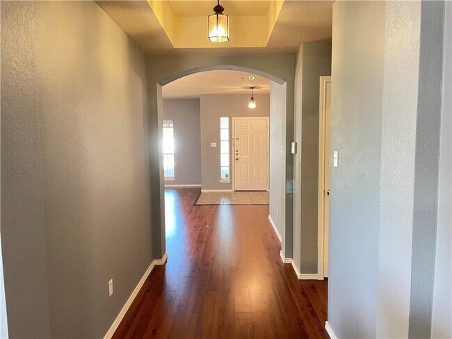 Foto del edificio - 716 Arrowood Pl