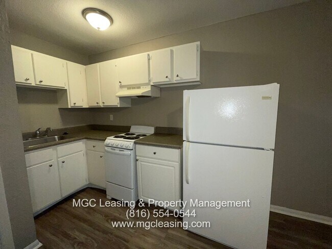 Building Photo - Le Grand Apartments Available for your May move in.