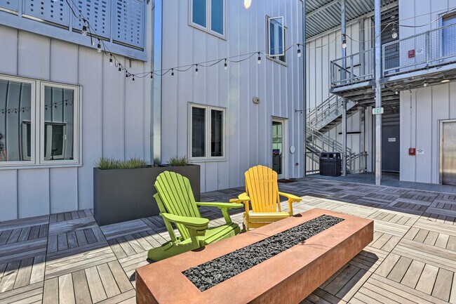 Foto del edificio - 2530 Lawrence St