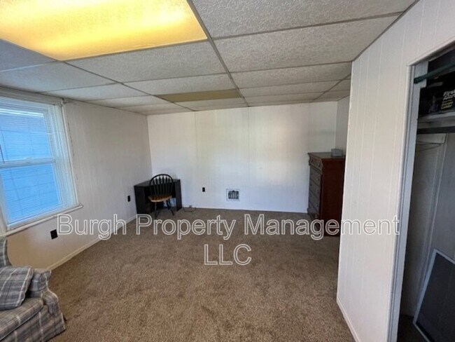 Building Photo - 302 S 11th St