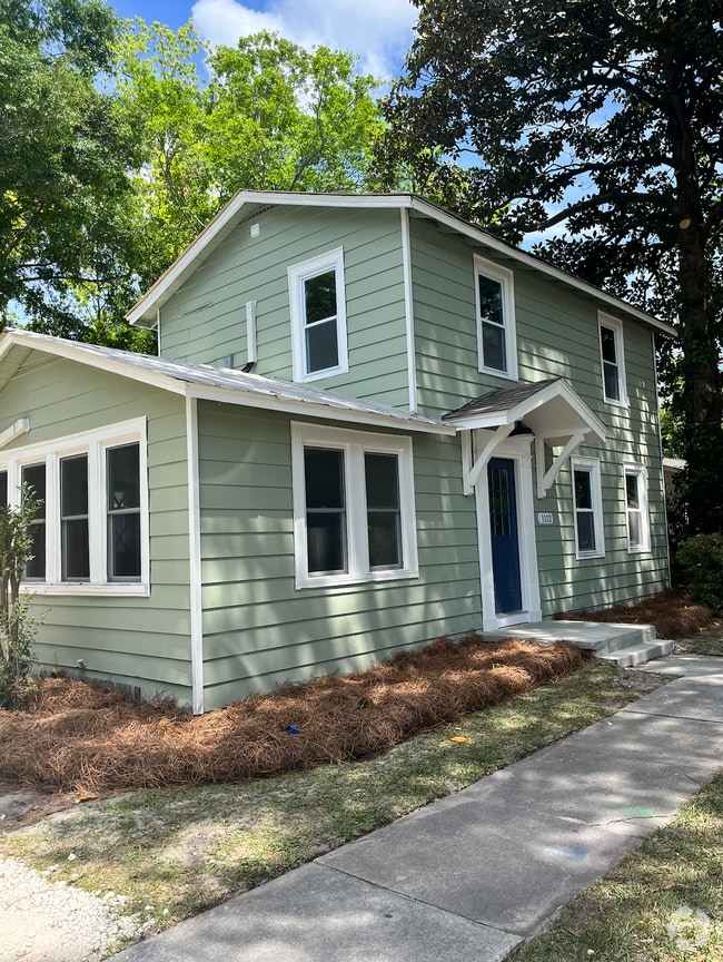 Building Photo - 1112 Floral Pky