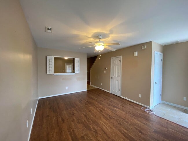 Building Photo - 419 Caldwell Loop