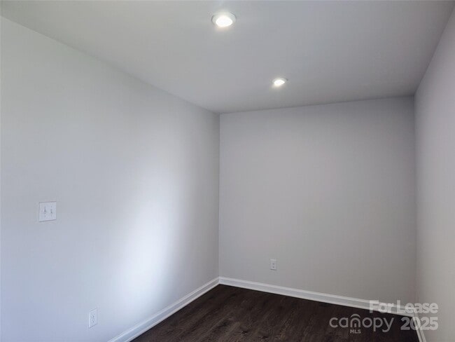 Building Photo - 8031 Sinnet Pl