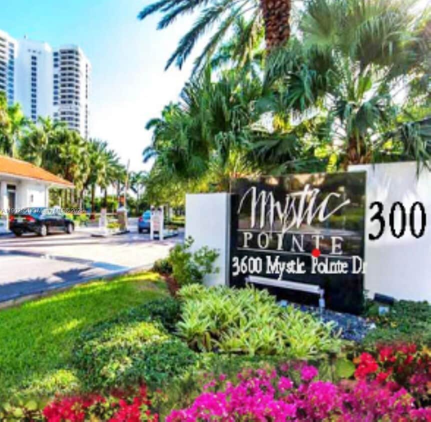 Foto principal - 3600 Mystic Pointe Dr