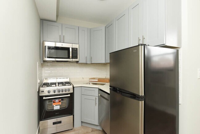 Foto del edificio - 545 W Belmont Ave