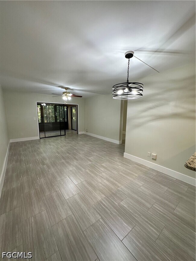 Foto del edificio - 6136 Whiskey Creek Dr