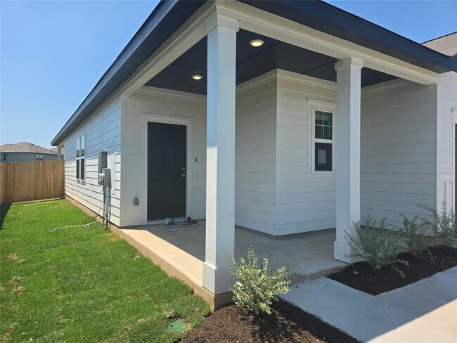 Building Photo - 501 McFadin Wy