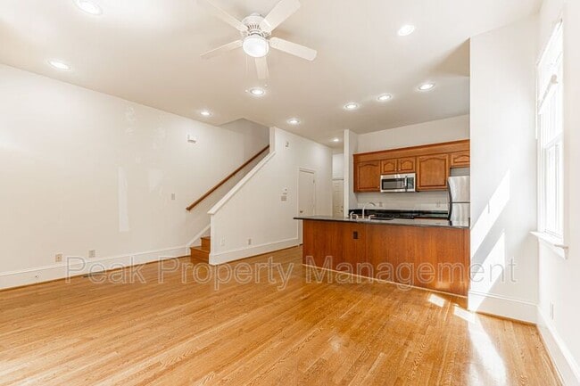 Building Photo - 19 S Plum St